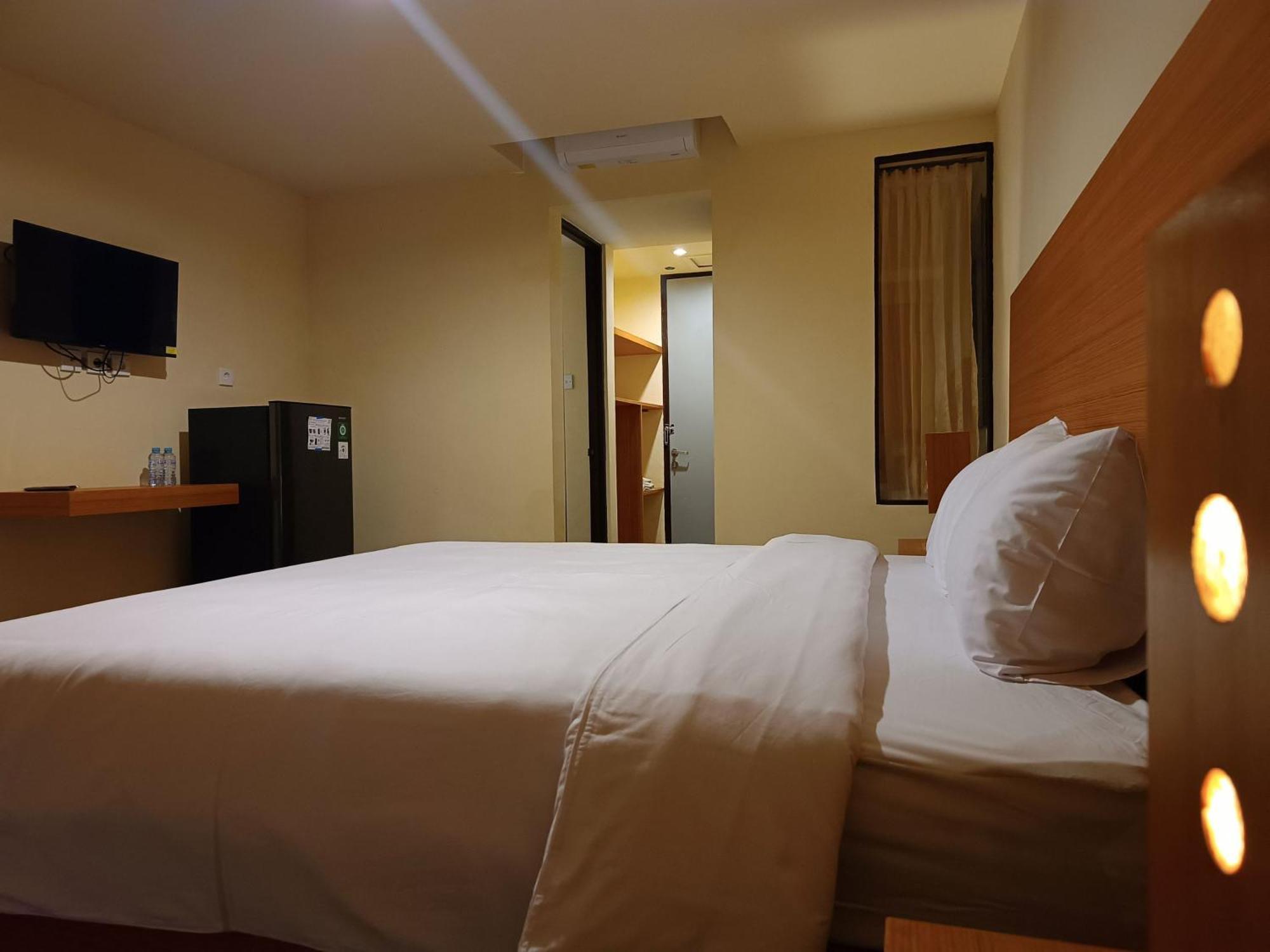 Kuta Living By Kamara Hotel ภายนอก รูปภาพ