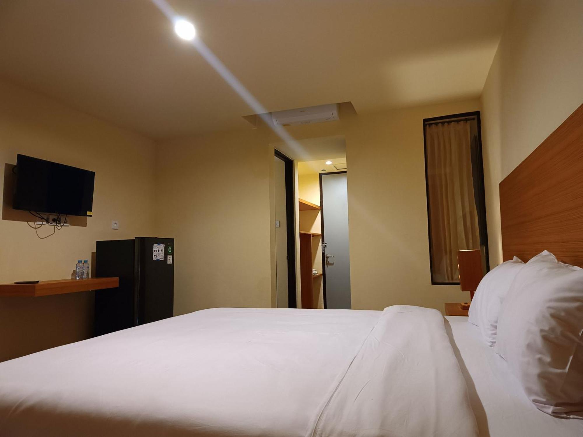 Kuta Living By Kamara Hotel ภายนอก รูปภาพ
